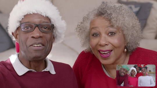 圣诞节视频通话的祖父母
