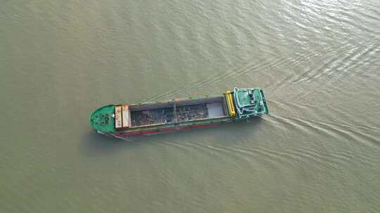 上海黄浦江上面的游船特写视频素材