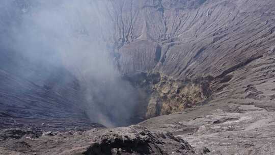 火山口活火山硫磺燃烧冒烟