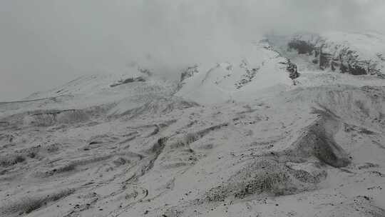 魅力雪山，蔚为壮观。