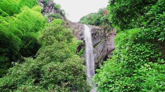 浙江宁波宁海雁苍山瀑布风景航拍