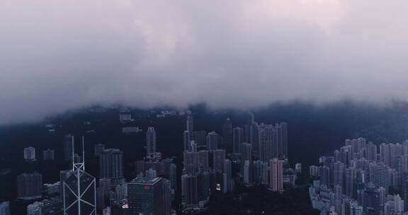 4K航拍香港城市云雾高楼建筑风雨欲来