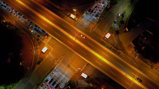 城市夜晚路口交通景观