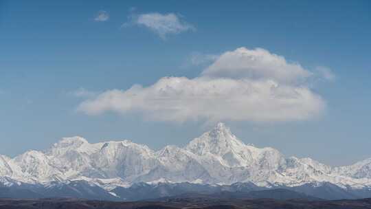 川西贡嘎雪山云彩日照金山延时