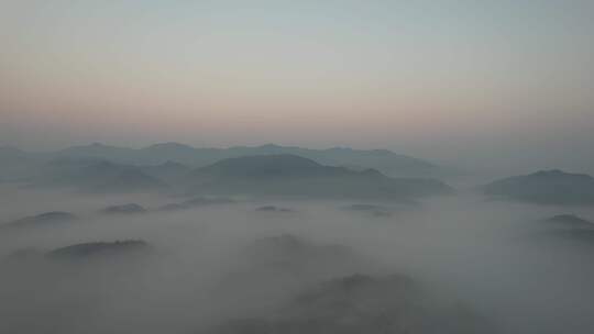 水墨画山川清晨迷雾日出云海航拍