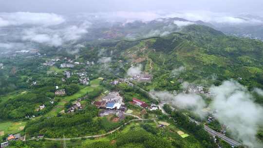 云雾乡村青山山路公路