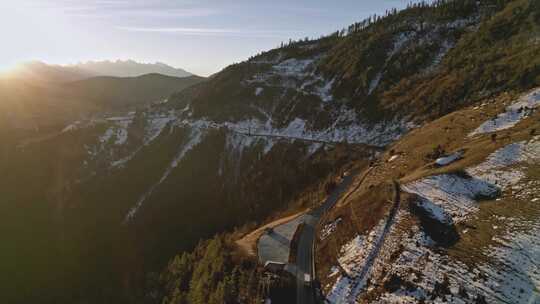 航拍云南香格里拉雪山公路