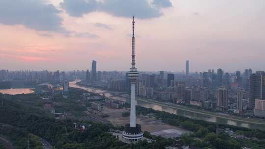 湖北省武汉市龟山电视塔日落夕阳航拍风光