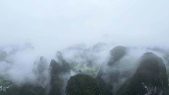 广西桂林烟雨漓江水墨画