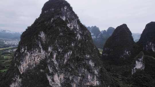 桂林山水烟雨漓江兴坪古镇航拍风光4K