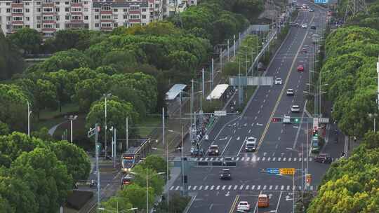 有轨电车成为都市靓丽风景（航拍素材）