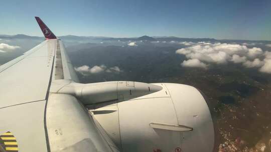 土耳其航空公司的天空和机翼景观