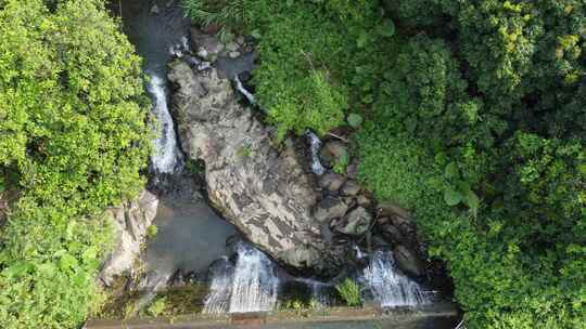 东莞：银瓶山森林公园清溪景区瀑布流水潺潺