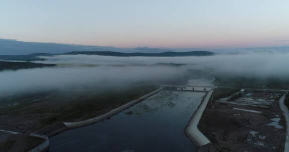 大兴安岭日出晨雾扎敦河水库风光