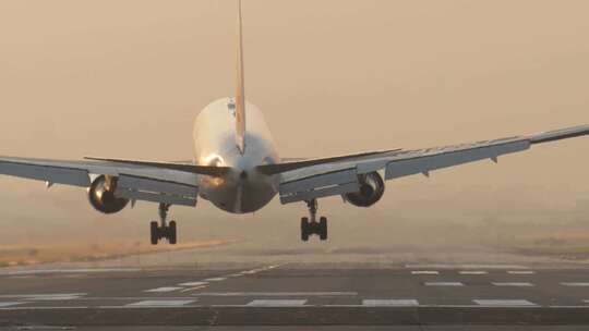 飞机起飞飞机降落航班视频素材模板下载