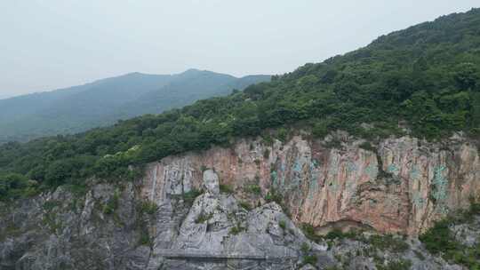 航拍湖北襄阳孟浩然摩崖石刻雕像