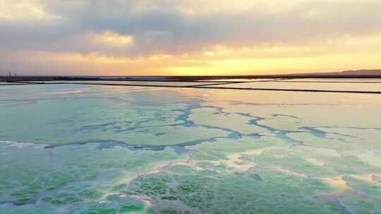 青海茫崖翡翠湖日落航拍