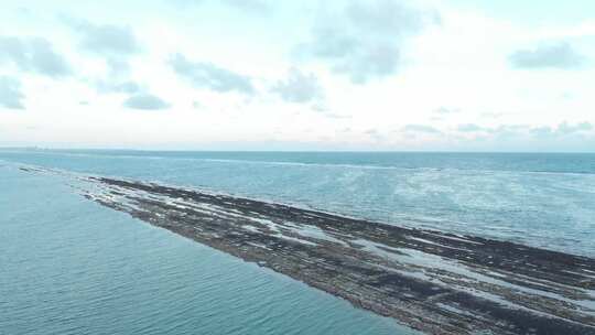 蓝天大海海边风平浪静