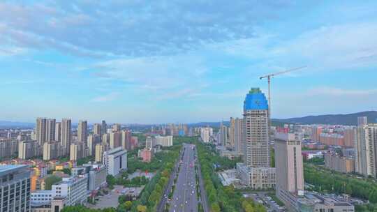 航拍车水马龙的枣庄新城光明路视频素材模板下载