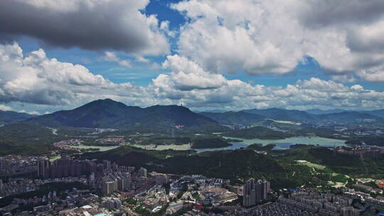 4k航拍深圳龙岗看梧桐山水库蓝天白云风景