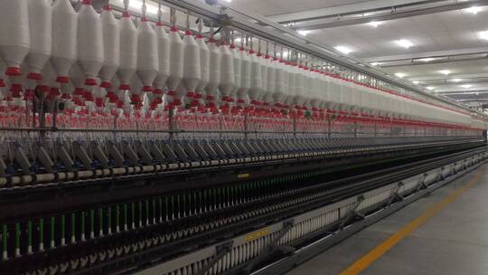 工业纺织车间机器运转