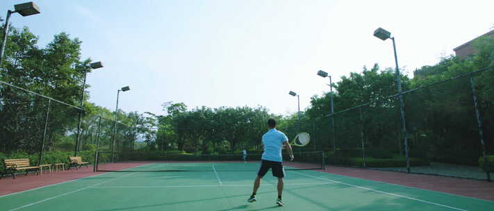 父子打网球亲子运动