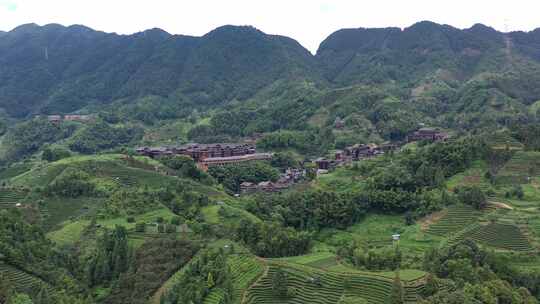 航拍广西布央村茶山绵延村寨田园