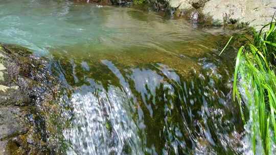 河边流水河流河水小溪山泉泉水流体液体水流