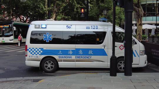上海120救护车4K实拍视频素材模板下载