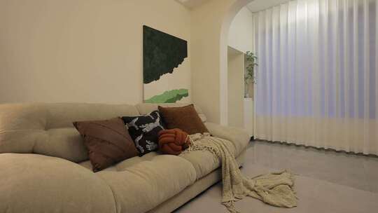 室内米色沙发及装饰布置