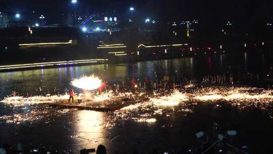打铁花 传统表演 传统文化 节日气氛 夜景