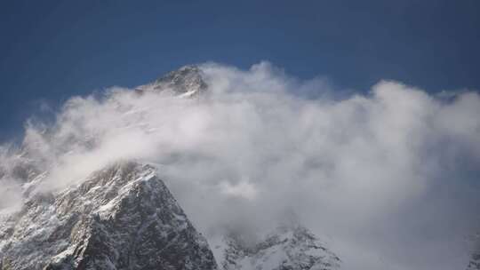 西藏高原雪山云雾
