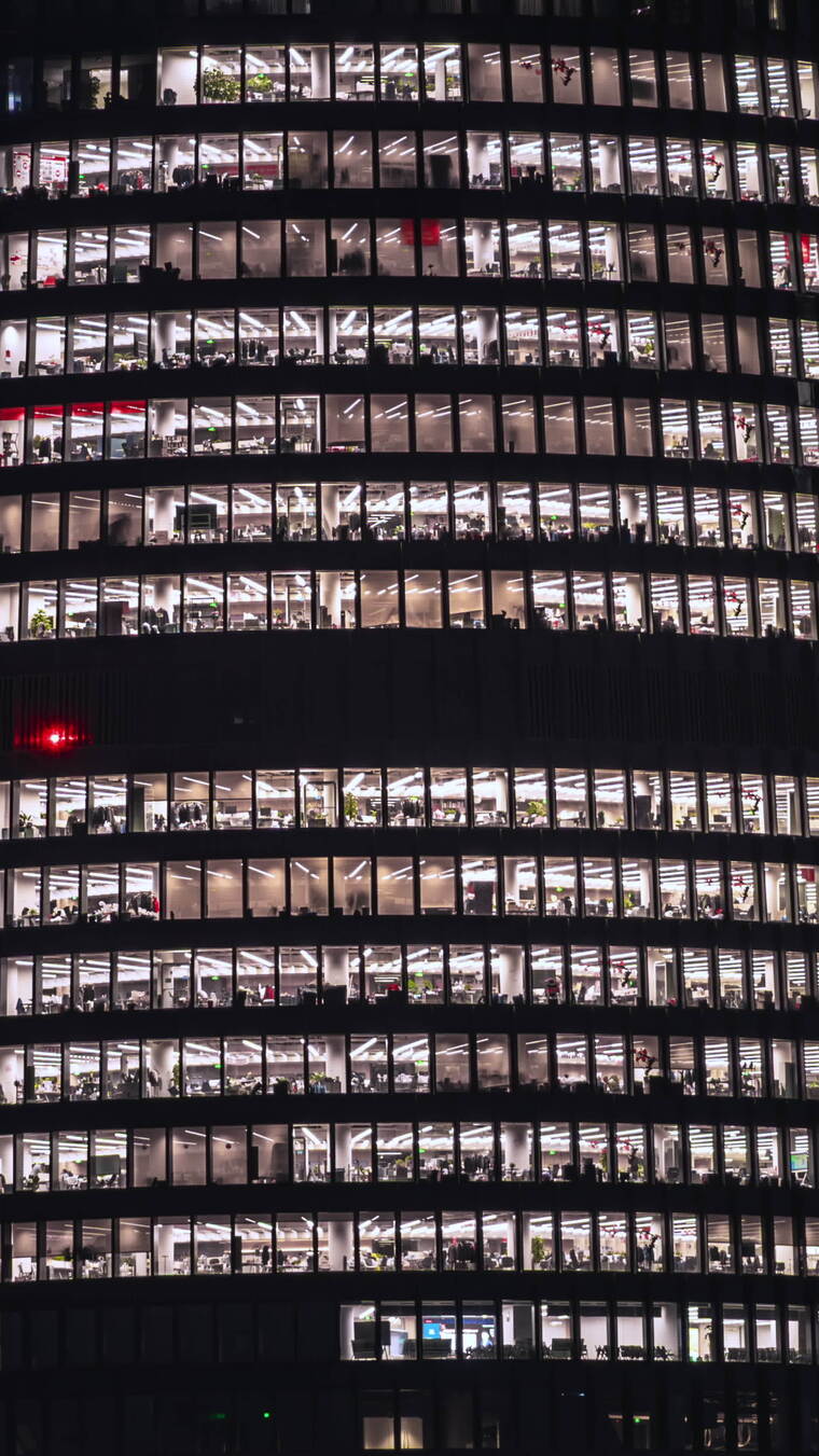 北京夜幕下的丽泽soho办公楼写字楼城市