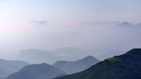 长焦航拍清晨日出群山青山万重山平流雾云海