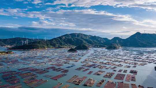 福建福州渔村鱼排与渔船航拍蓝天白云大海山