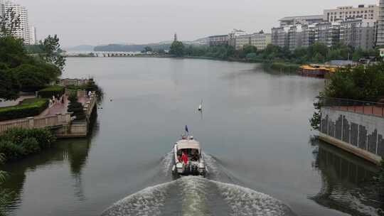 武汉沙湖汉街航拍白天河道桥快艇驶离