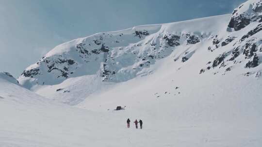 攀登雪山登山雪景自然风景企业精神探索挑战