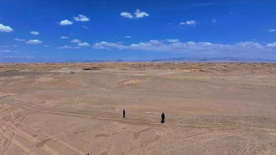 青海海西茫崖火星公路蓝天航拍4k视频