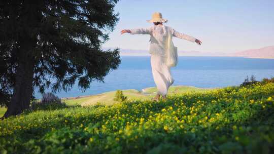 赛里木湖旅拍女生赛里木湖美女旅行旅游唯美