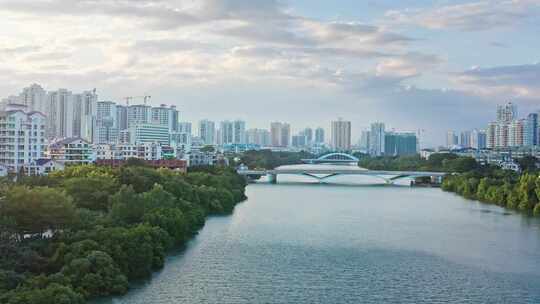 海南三亚城市河景风光