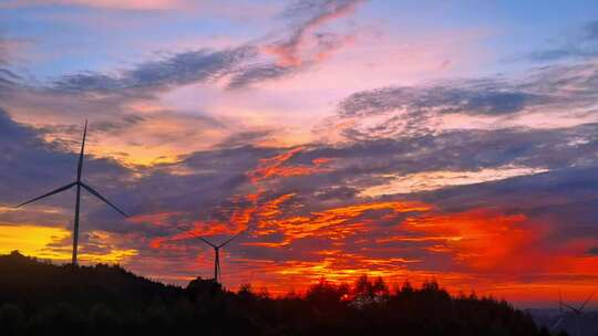 高清实拍夕阳彩霞风力发电厂视频素材