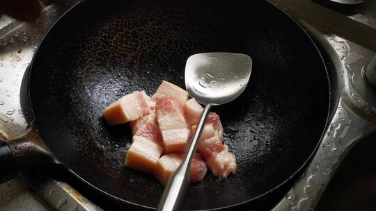 实拍 厨房 美食 制作 猪肉 油炸