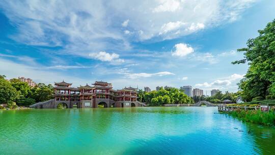 广西南宁狮山公园竹影桥风雨桥湖景风光延时