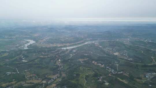 四川城乡区域与氤氲天空景观