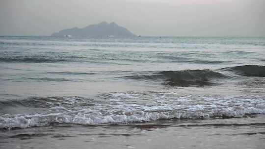 青岛海洋沙滩海浪浪花