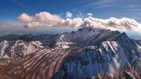 雪山全景航拍画面