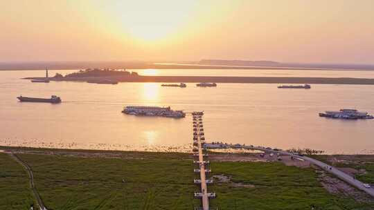 岳阳洞庭湖飘尾夕阳下湖边风光