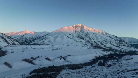 新疆北疆阿勒泰禾木冬季雪景童话世界延时