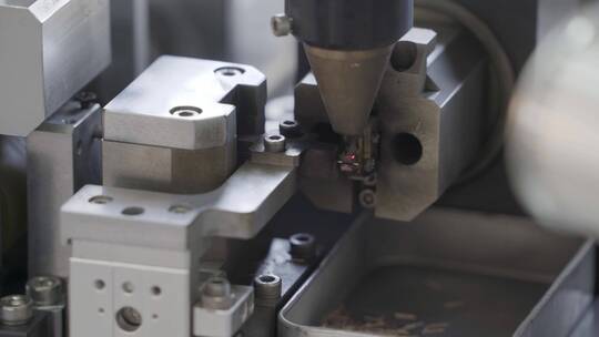 电子厂生产车间元器件自动化生产线视频素材模板下载