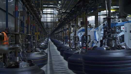工厂内轮胎生产流水线